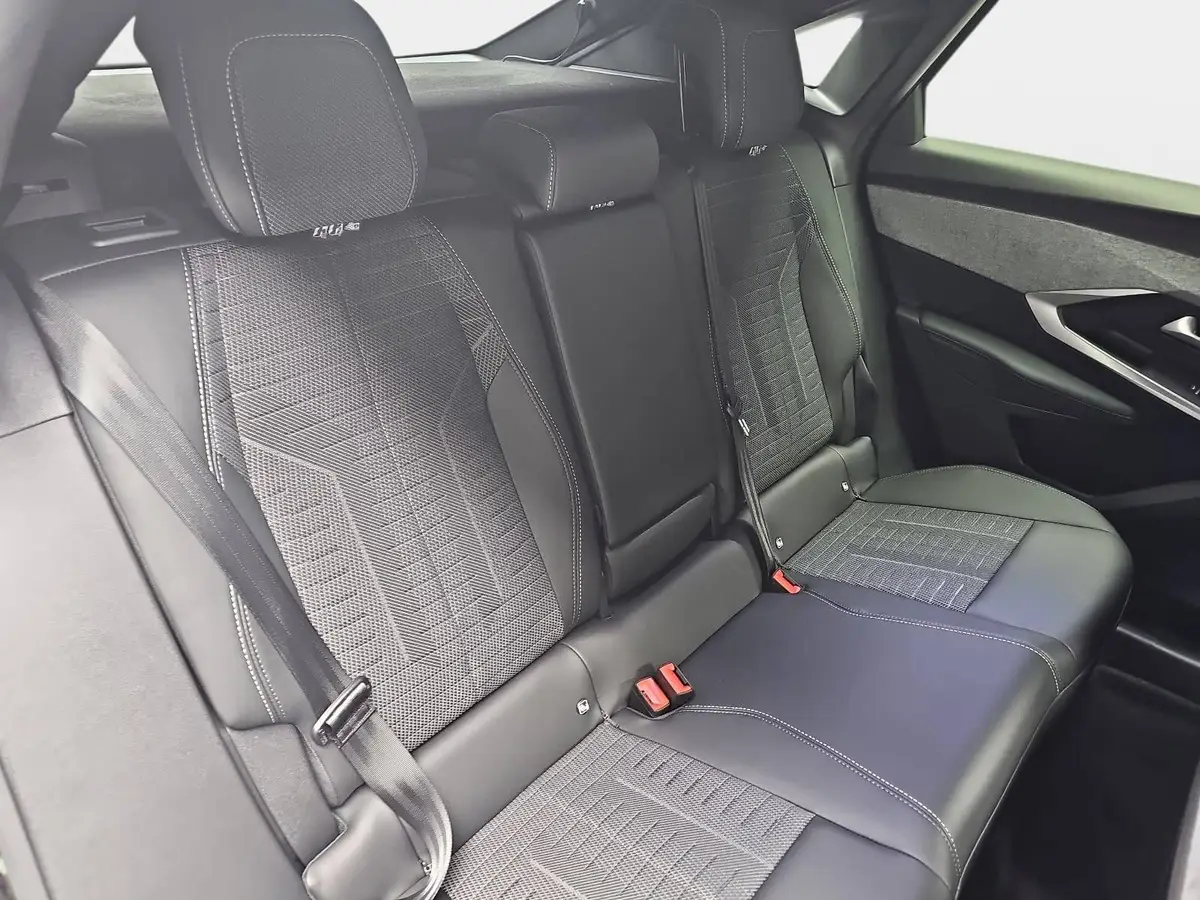 PEUGEOT 3008 1.2 HYBRID 145 E-DSC6 GT NAVI KLIMA LED AHK LM19