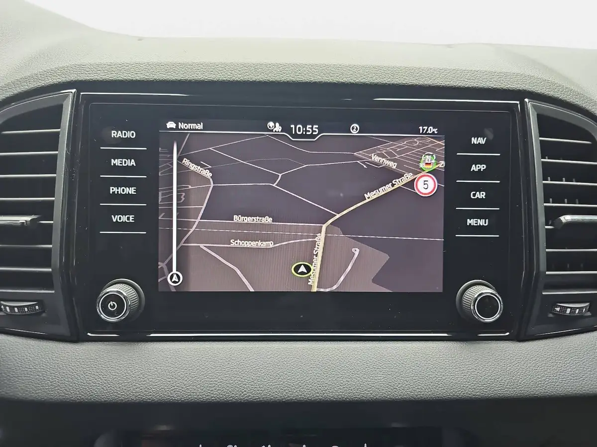 SKODA KAROQ 1.5 TSI DSG SPORTLINE NAVI LED-MATRIX PANO CANTON