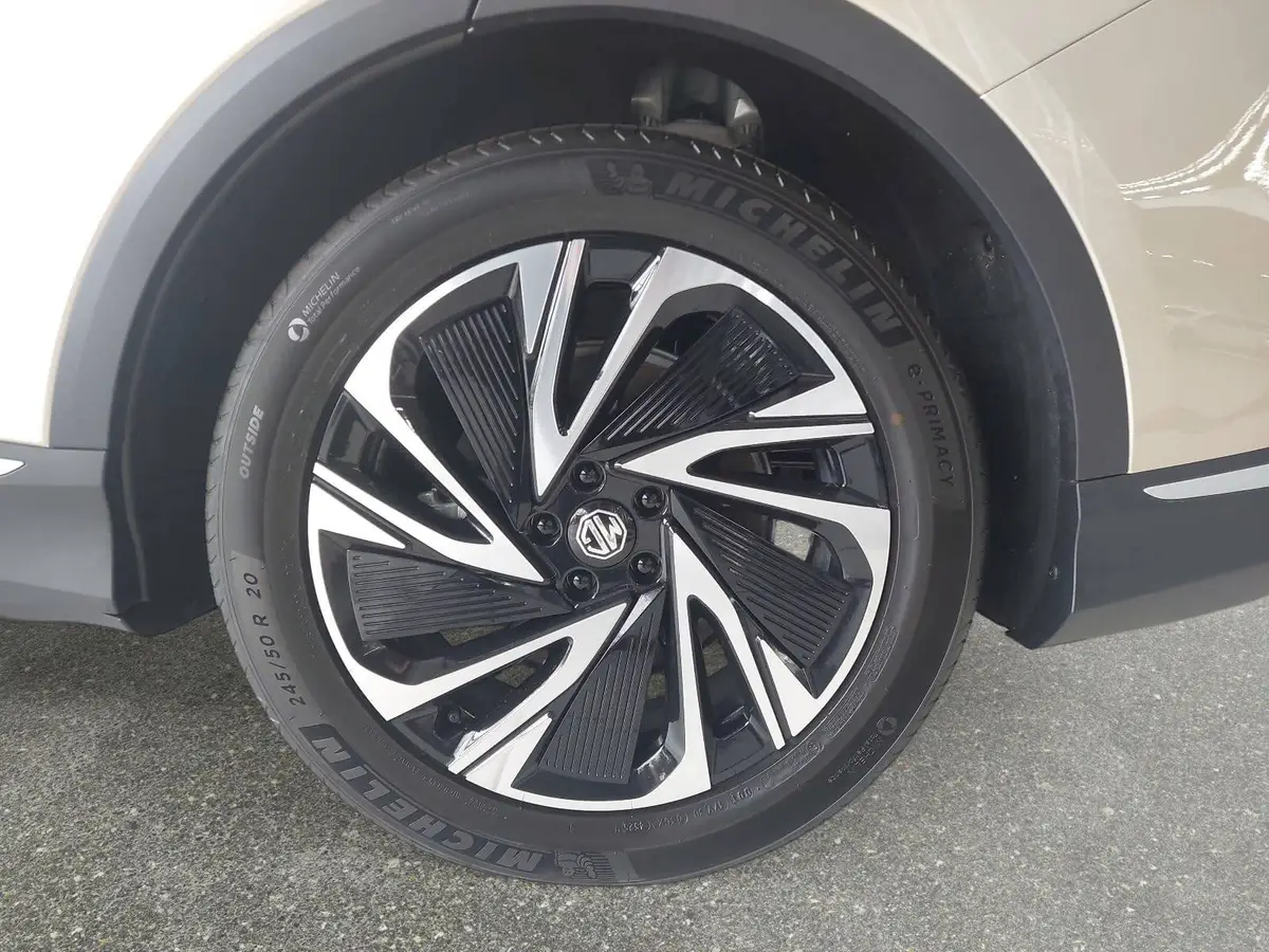 MG ANDERE EV 77 KWH LUXURY AWD PANORAMA LEDER 20-ZOLL