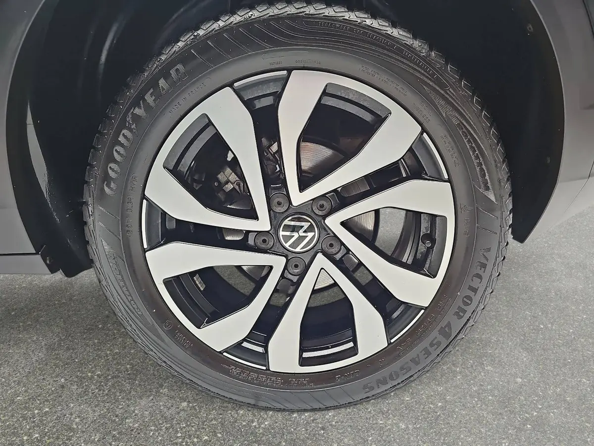 VW T-ROC 1.5 TSI DSG ACTIVE NAVI P-ASSIST KAMERA