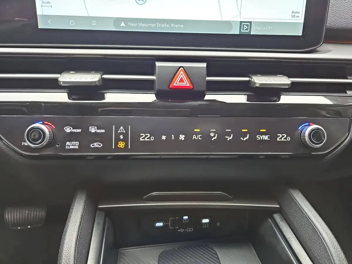 KIA SPORTAGE 1.6 T-GDI 150 2WD DCT SPIRIT MJ26 LEDER DRIVEWISE SOUND