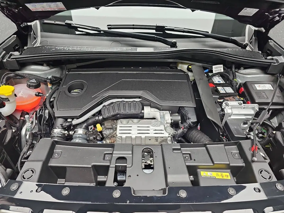 JEEP AVENGER 1.2 E-HYBRID T3 DCT SUMMIT MJ26 INFOTAINMENT UND KOMFORT-PAKET