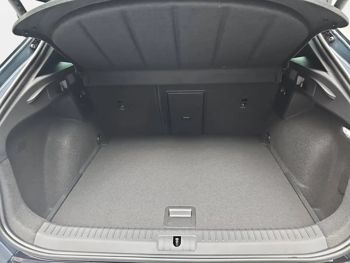 CUPRA FORMENTOR 1.5 ETSI DSG LED EDGE PAKET EL.HECKKLAPPE KAM