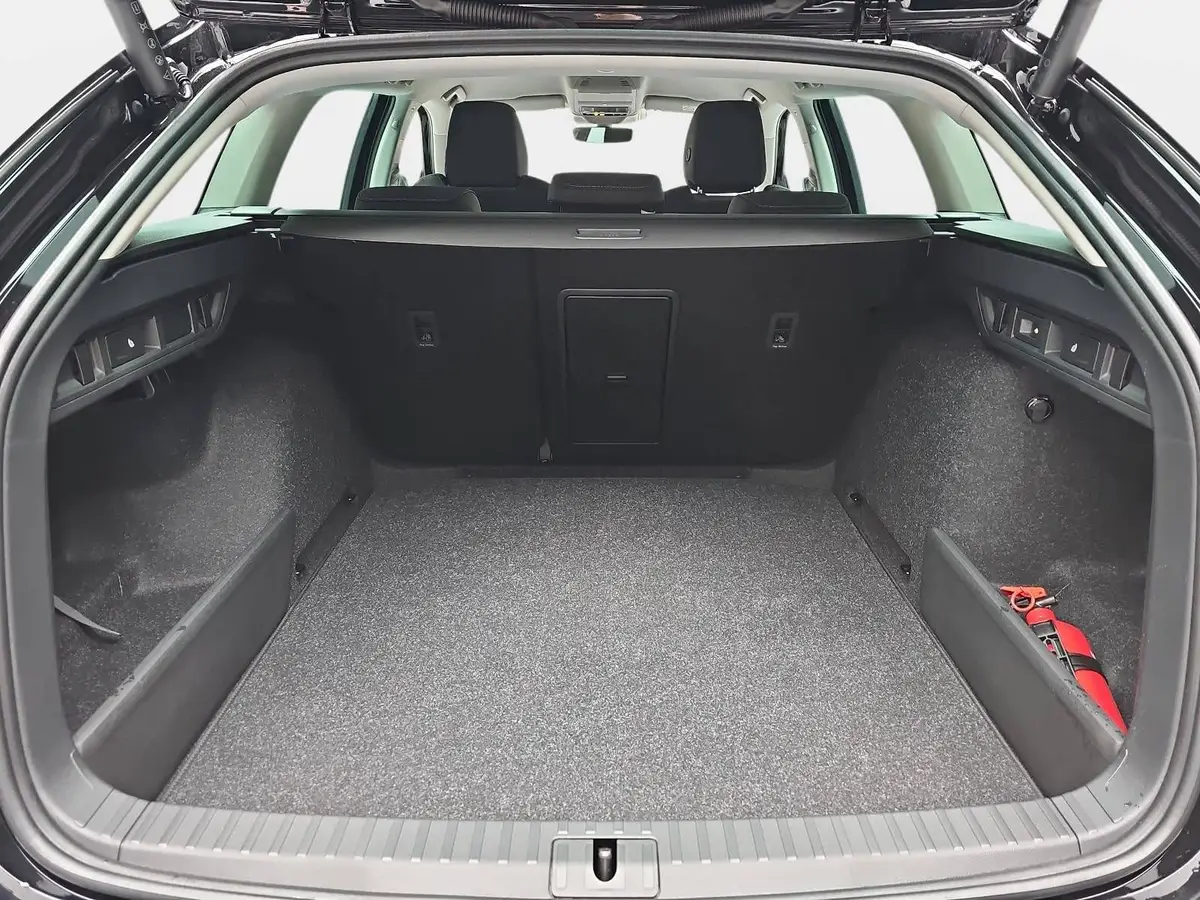 SKODA OCTAVIA COMBI 1.5 TSI ETEC DSG SELECTION NAVI LED ACC WINTER KA