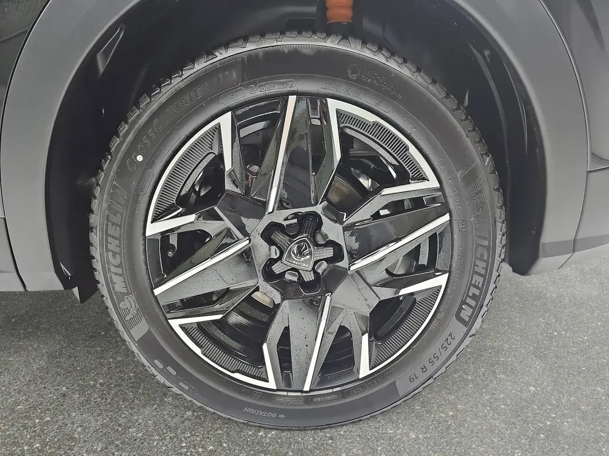 PEUGEOT 3008 1.2 HYBRID 145 E-DSC6 GT NAVI KLIMA LED AHK LM19