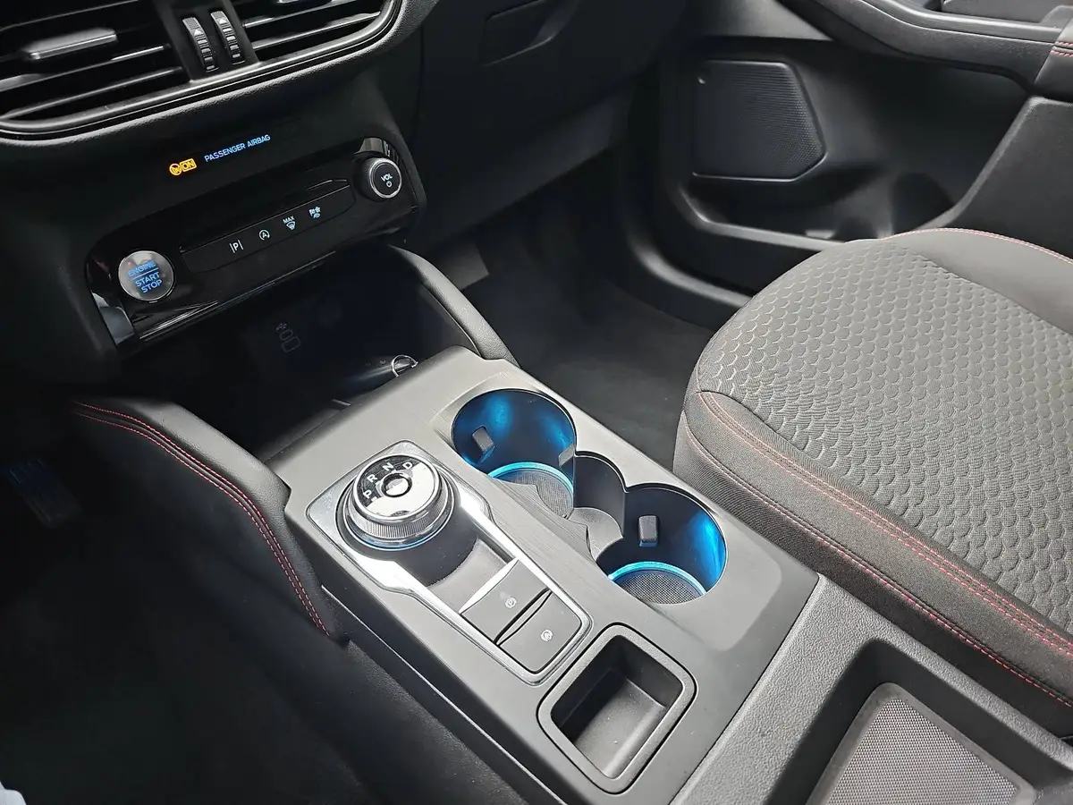 FORD KUGA 1.5 EB AUTO. ST-LINE NAVI LED KLIMAAUTO WINTER SIC