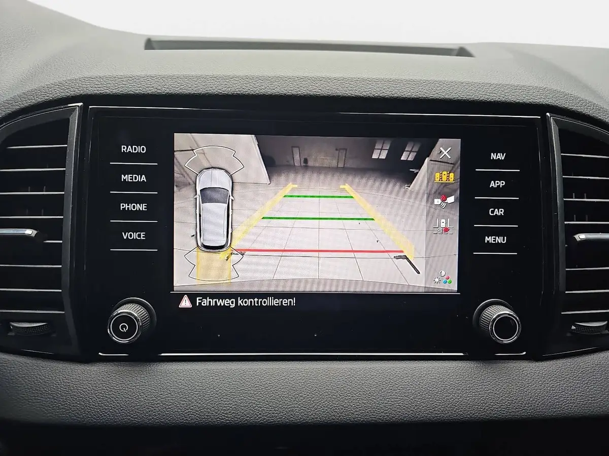 SKODA KAROQ 1.5 TSI DSG SELECTION LED ACC AHK