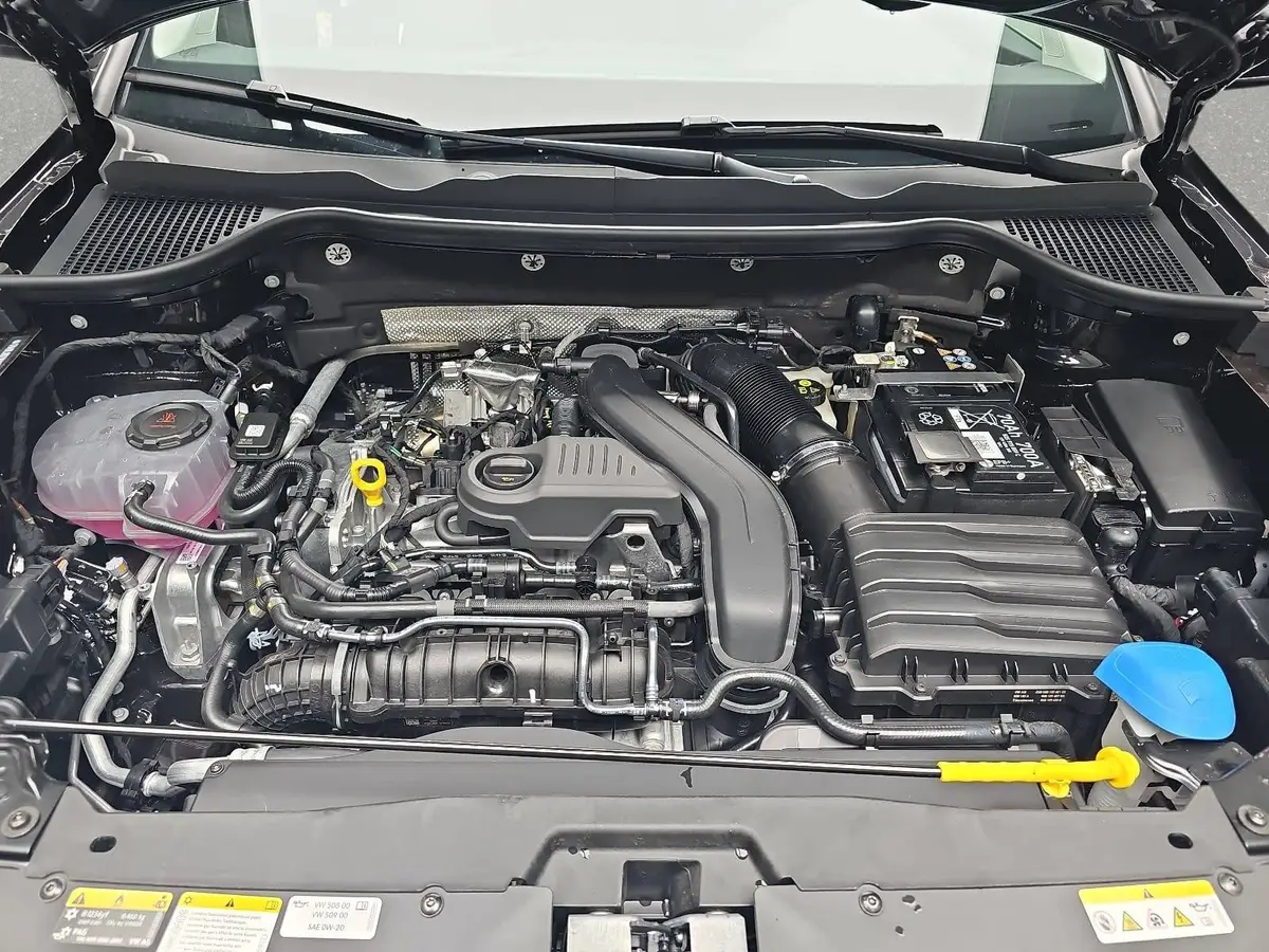 SKODA KAROQ 1.5 TSI DSG SELECTION LED ACC AHK