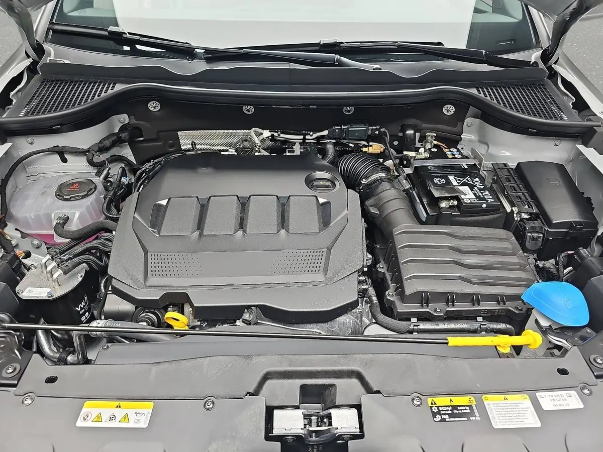 SKODA KAROQ 2.0 TDI DSG SPORTLINE AHK ACC PANO