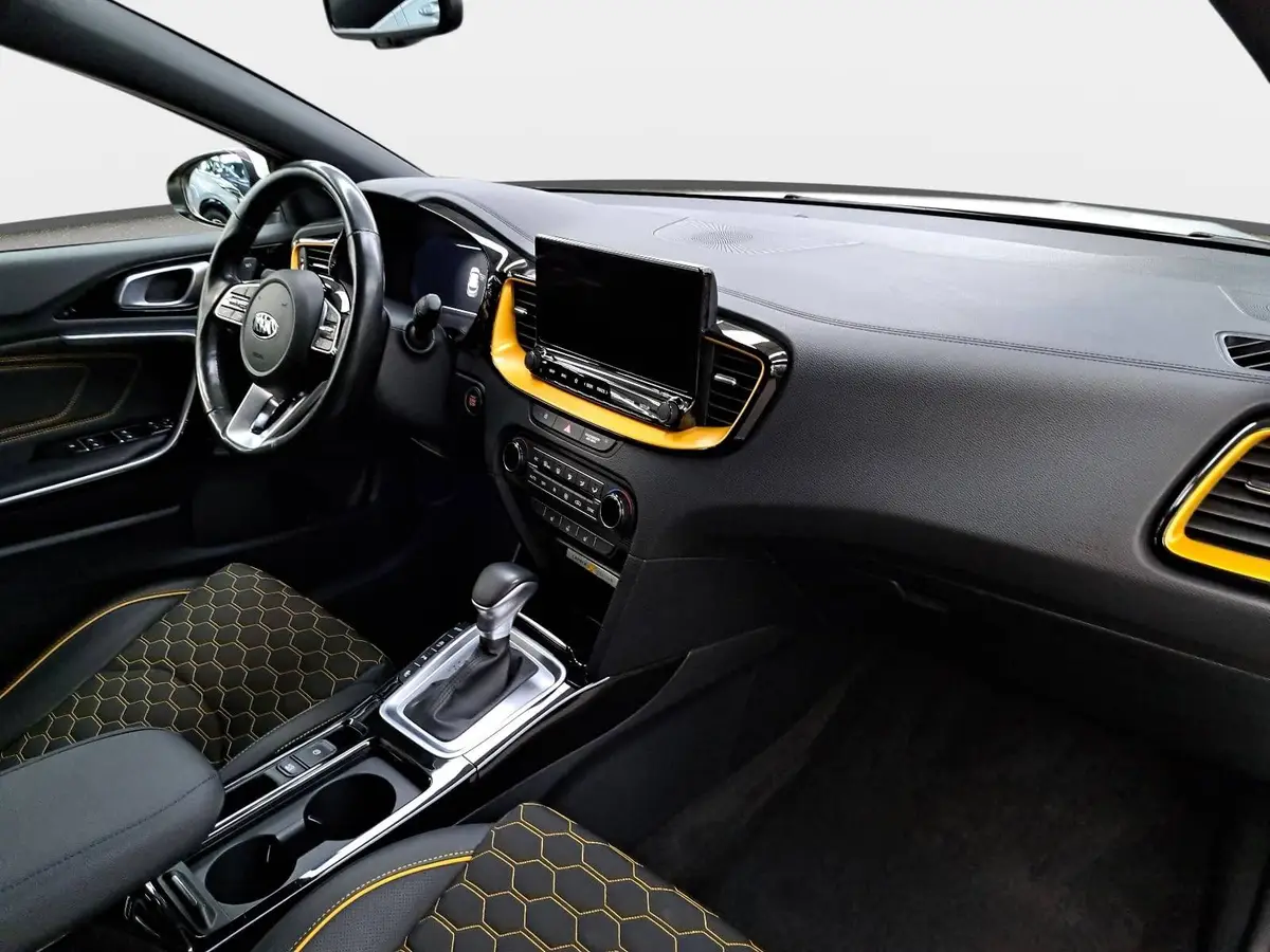 KIA XCEED 1.6 CRDI DCT LAUNCH ACC WINTER P-ASSIST