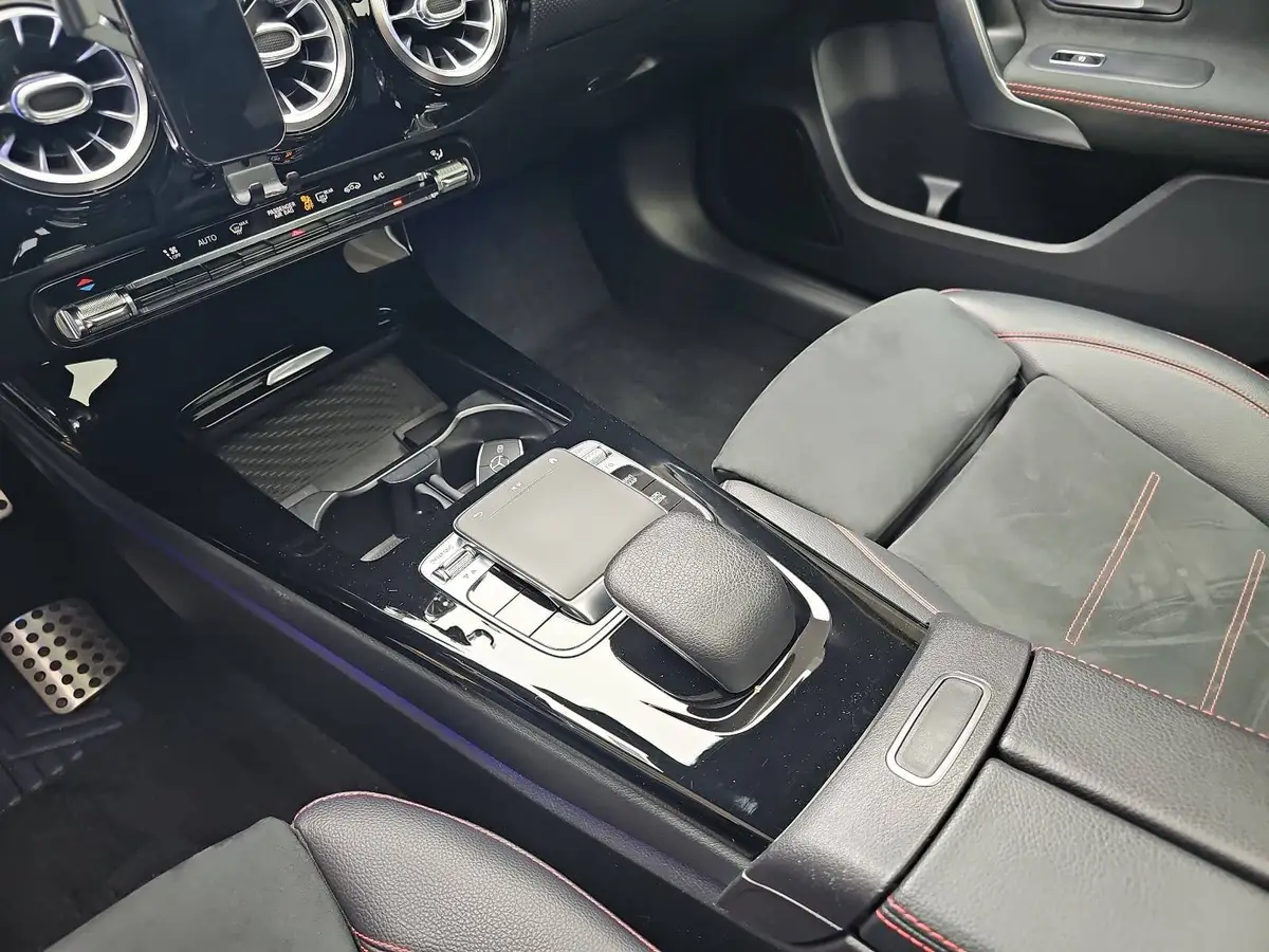 MERCEDES-BENZ A 220 DCT AMG LINE WINTER LED LM