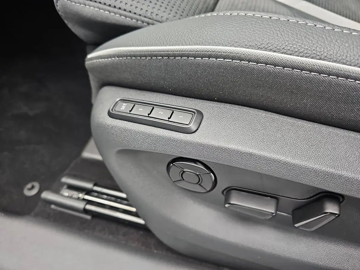 SKODA KODIAQ 1.5 TSI DSG SPORTLINE NAVI LED ACC PANO WINTER AHK