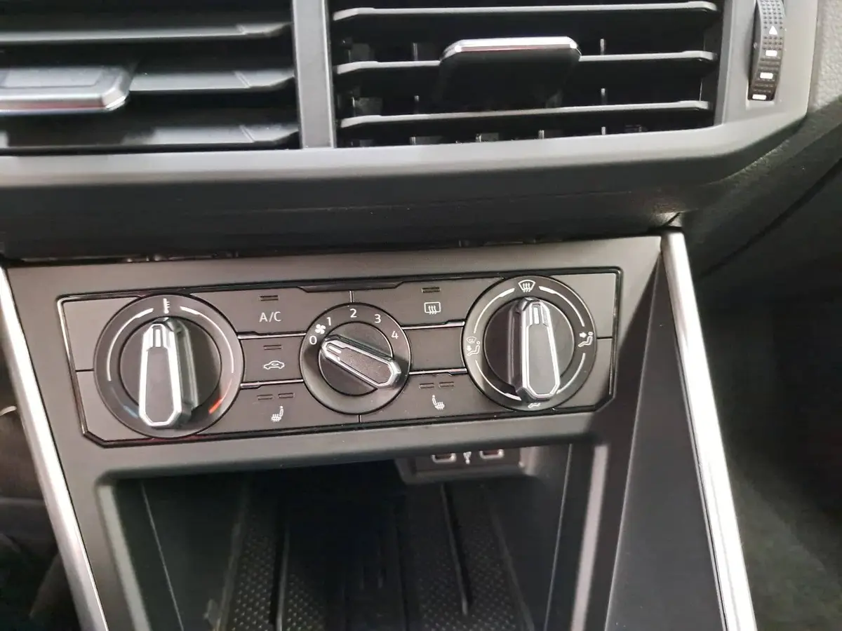 VW TAIGO 1.0 TSI DSG LIFE NAVI LED ACC SITZHEIZUNG PDC KAME