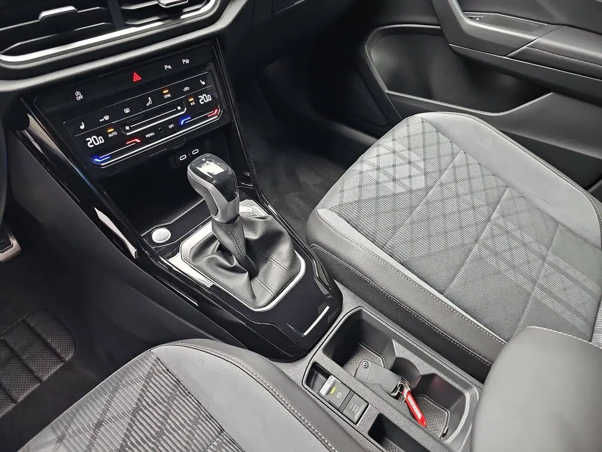 VW T-ROC 1.5 TSI DSG R-LINE NAVI LED 18