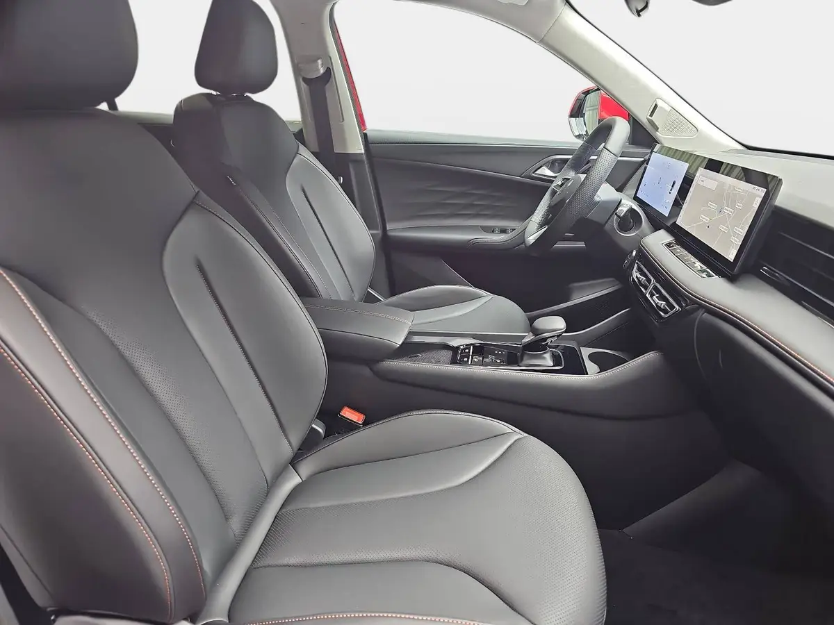 MG HS 1.5 HYBRID+ MY25.5 LUXURY LEDER 360-GRAD-KAMERA 19-ZOLL-LM