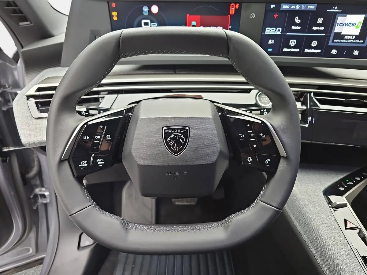 PEUGEOT 5008 1.2 HYBRID 145 E-DSC6 ALLURE KLIMA LED 7-S DAB 360