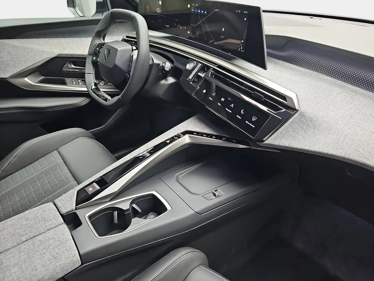 PEUGEOT 3008 1.2 HYBRID 145 E-DSC6 GT NAVI KLIMA LED AHK LM19