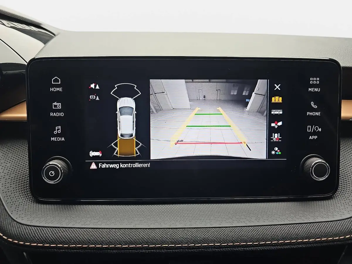 SKODA FABIA 1.0 TSI DSG 130 JAHRE PREMIUM LED KAMERA LM16