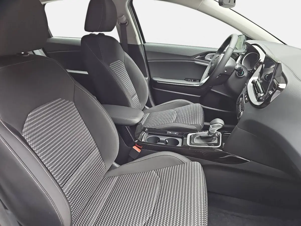 KIA CEED 1.5 T-GDI 48V DCT7 ULTIMATE EDITION