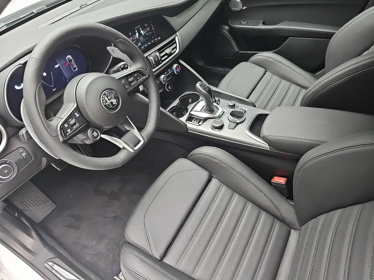 ALFA ROMEO GIULIA 2.0 TURBO 16V Q4 VELOCE PANORAMA TECHNOLOGIE PAKET PREMIUM AUDIO