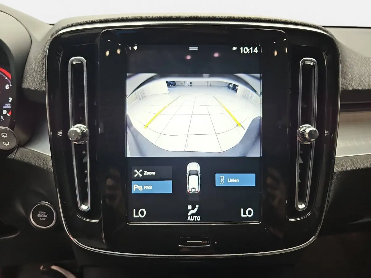 VOLVO XC40 T2 2WD AUTO. CORE NAVI LED EL.HECKKL. PDC KAMERA L