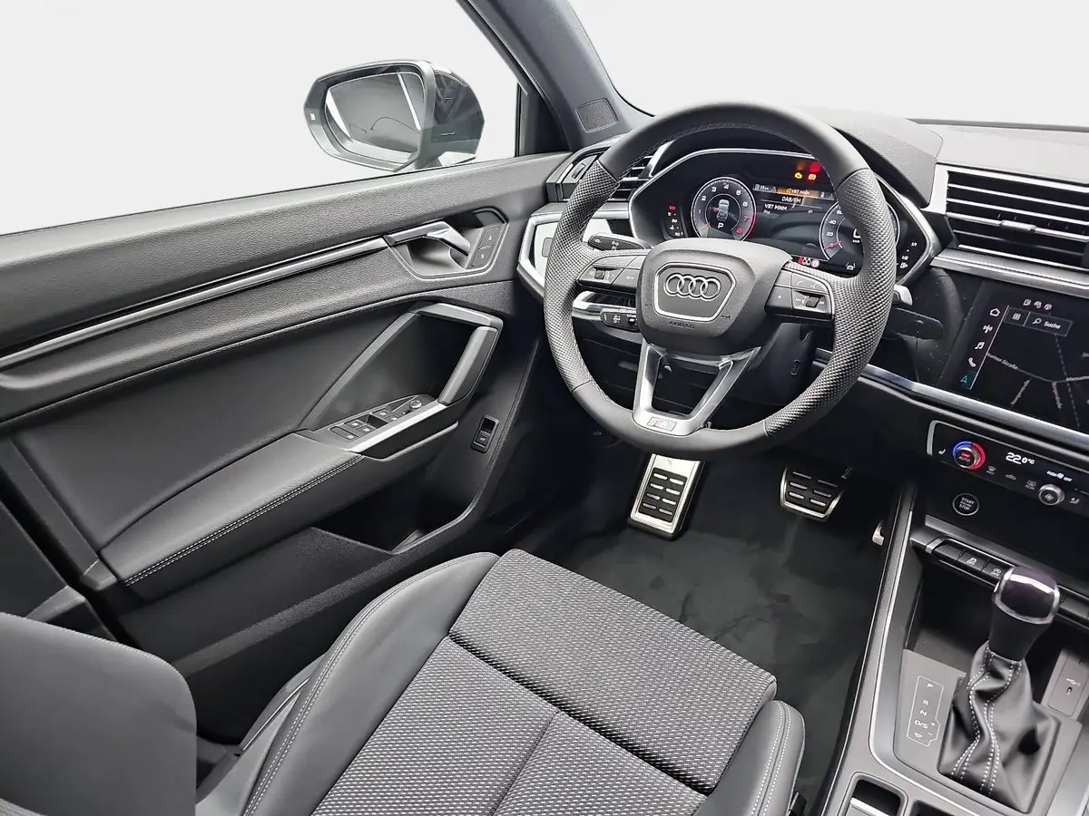 AUDI Q3 35 TFSI S-TRONIC S LINE NAVI LED PANO ACC BLACK+ K