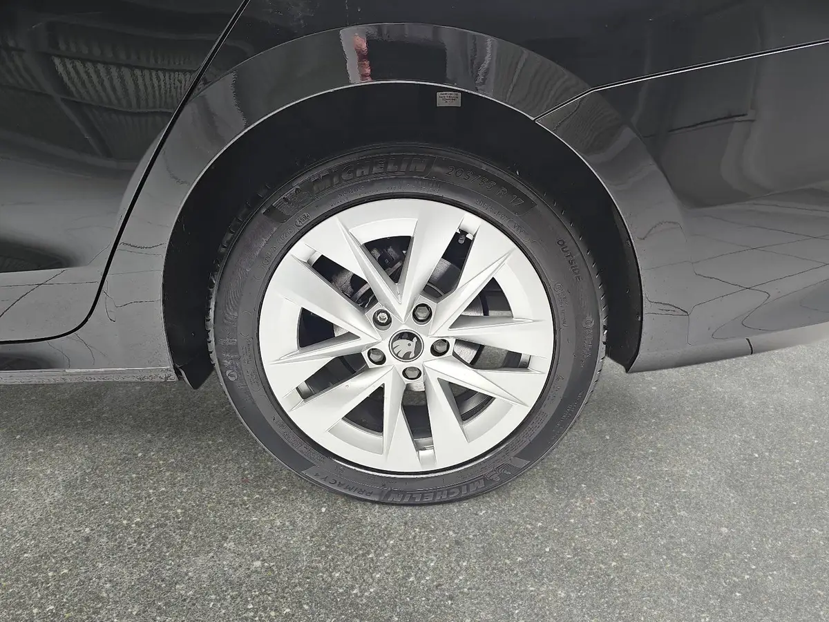 SKODA OCTAVIA COMBI 1.5 TSI DSG SELECTION LED AUDIO WINTER EL.HECKKL. 