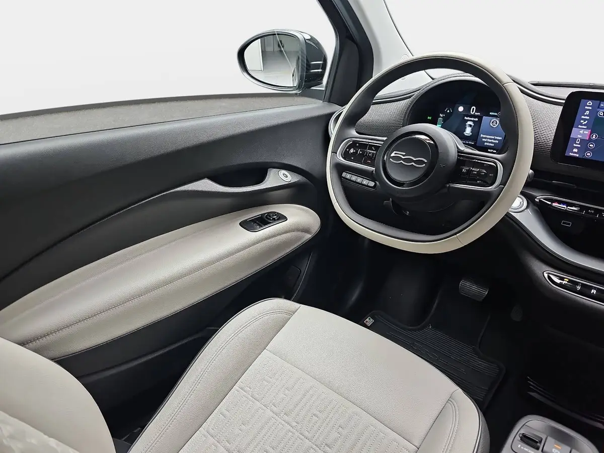 FIAT 500E ELEKTRO 42 KWH WINTERRÄDER BY BOCELLI NAVI KLIMA LED JBL APPLE/ANDROID LM17
