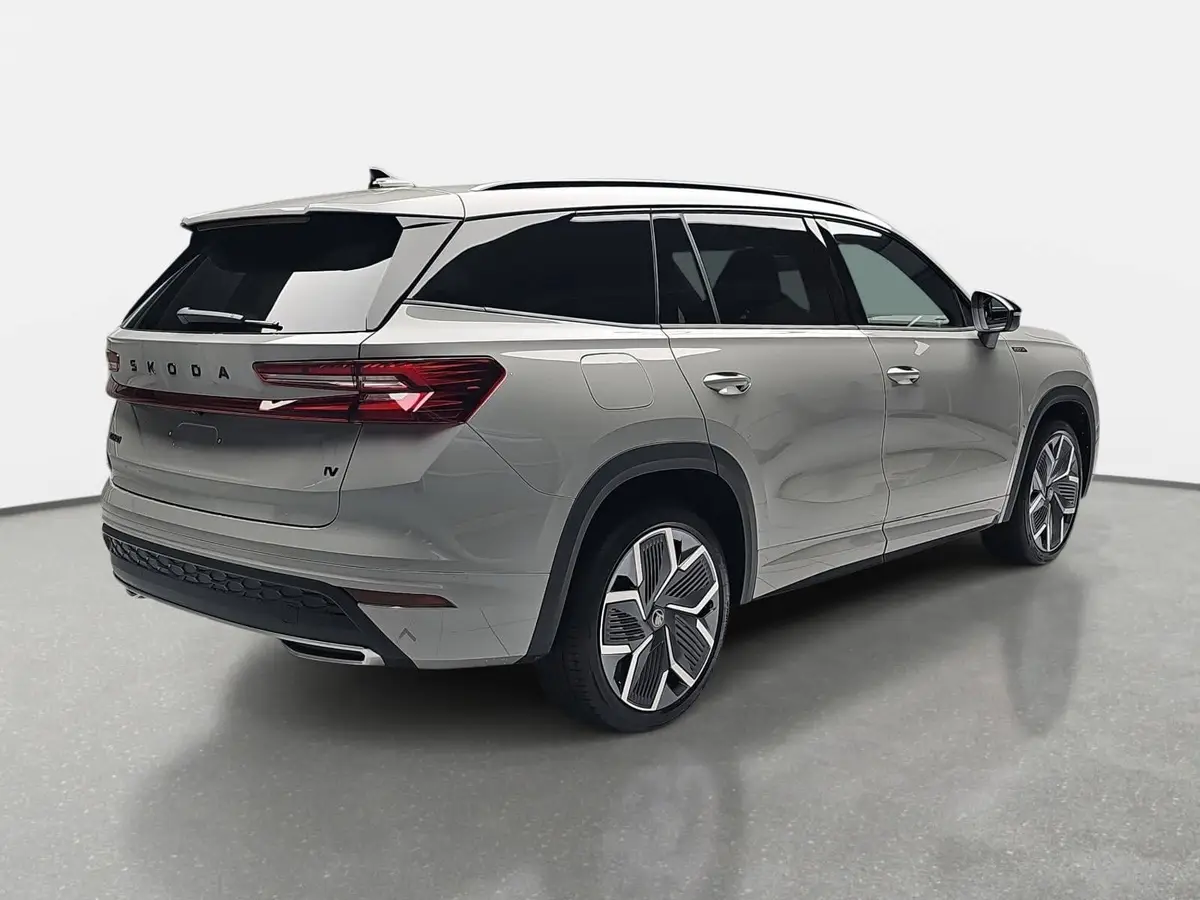 SKODA KODIAQ 1.5 TSI DSG IV PHEV SPORTLINE AHK PANO LM