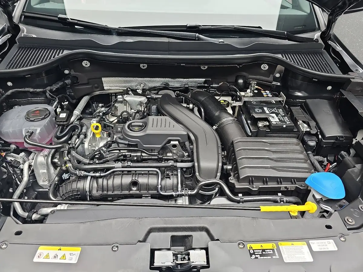 SKODA KAROQ 1.5 TSI DSG SPORTLINE NAVI LED-MATRIX PANO CANTON