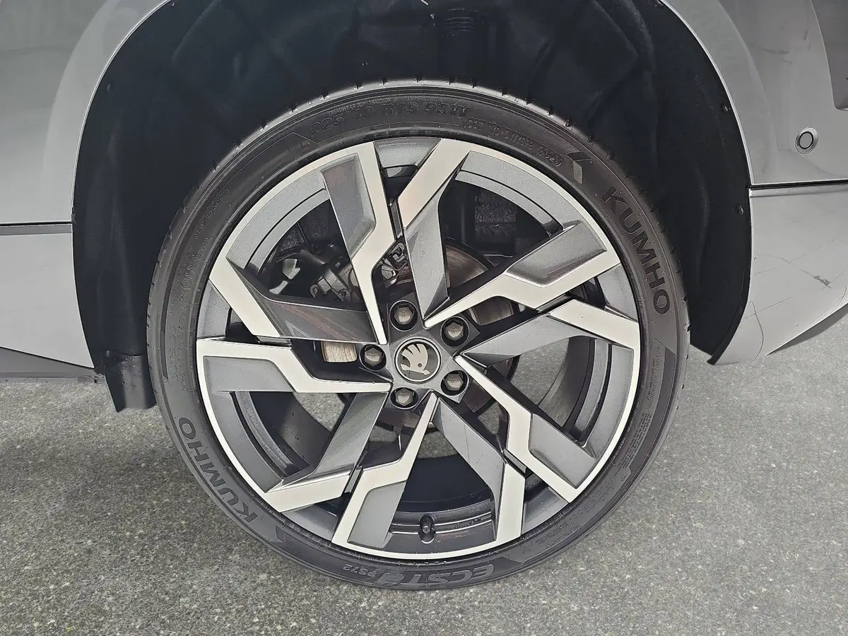 SKODA KAROQ 1.5 TSI DSG SPORTLINE NAVI LED-MATRIX PANO CANTON