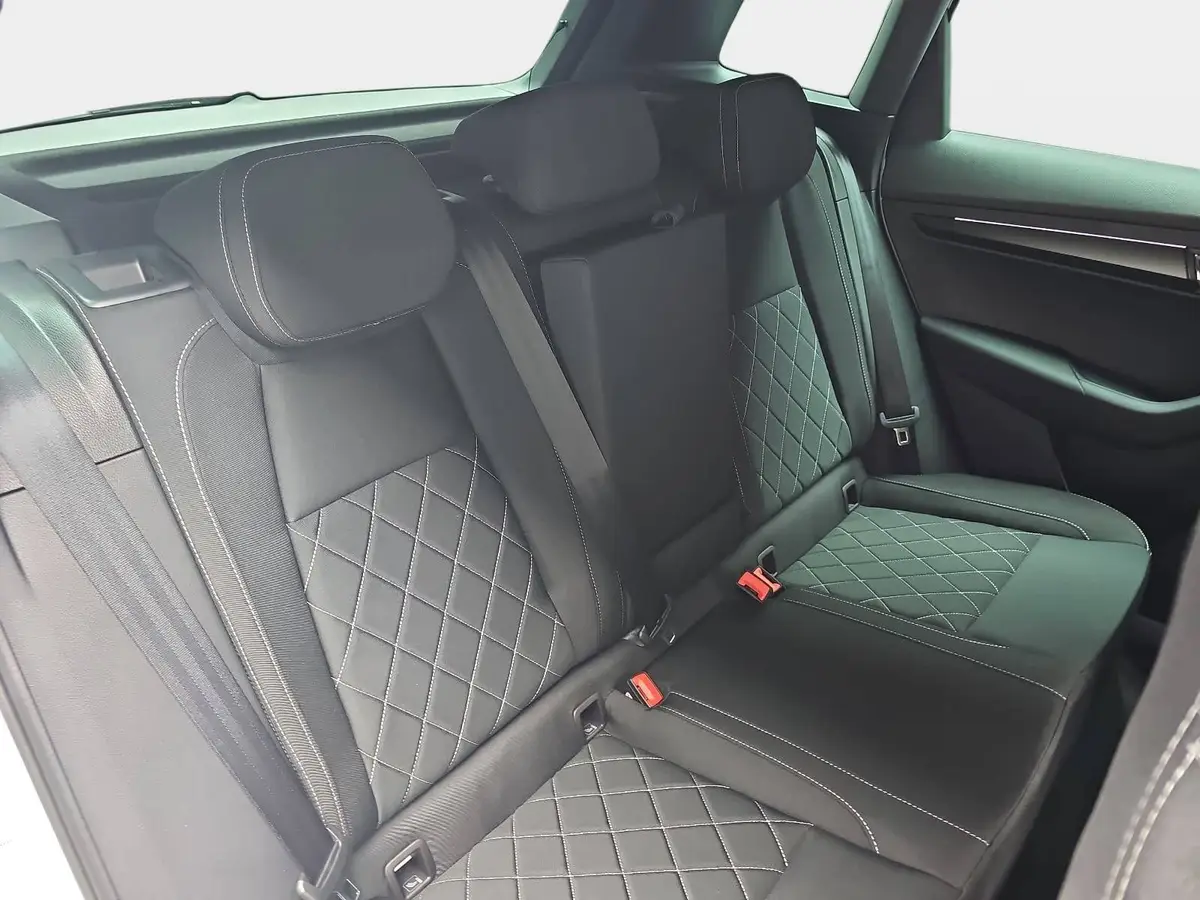 SKODA KAROQ 1.5 TSI DSG SPORTLINE NAVI LED-MATRIX PANO CANTON