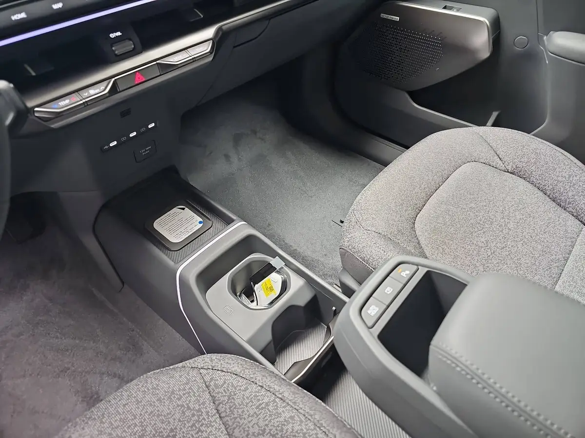 KIA EV2 42.2 KWH EARTH MJ27 WINTER-CONNECT TECHNOLOGY DRIVEWISE-PARK DESIGN