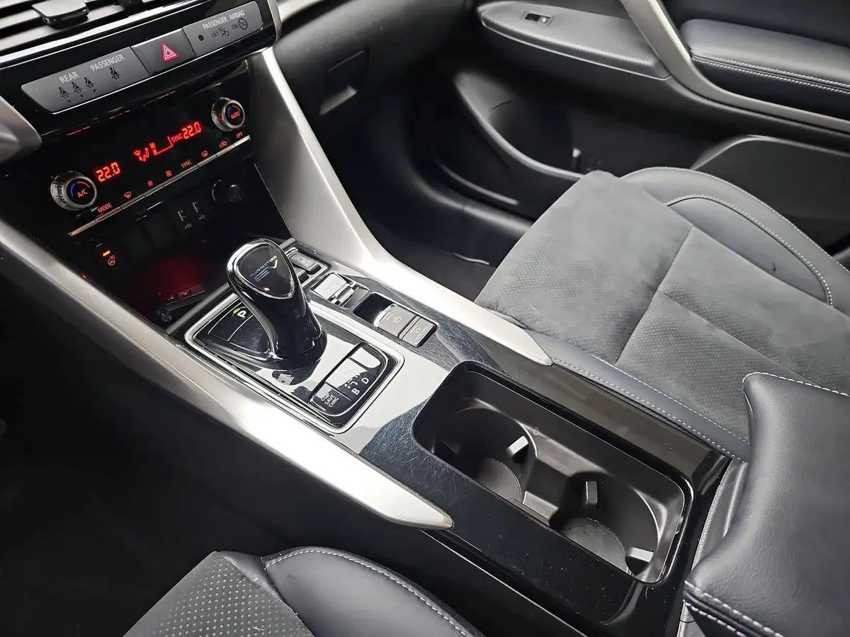 MITSUBISHI ECLIPSE CROSS 2.4 MIVEC PHEV CVT SELECT NAVI LED STANDH. 360° LM