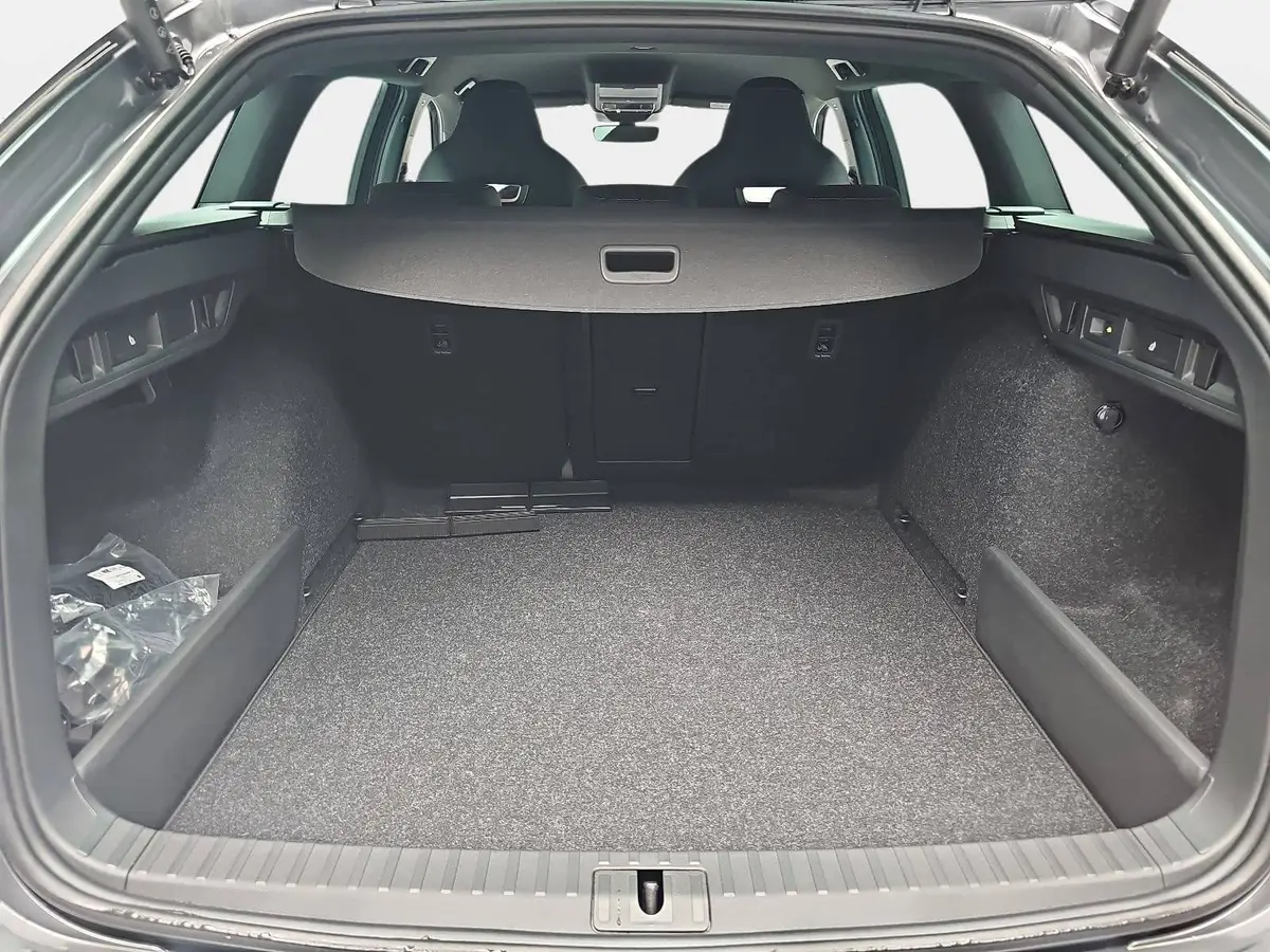 SKODA OCTAVIA COMBI 2.0 TDI DSG SPORTLINE NAVI LED