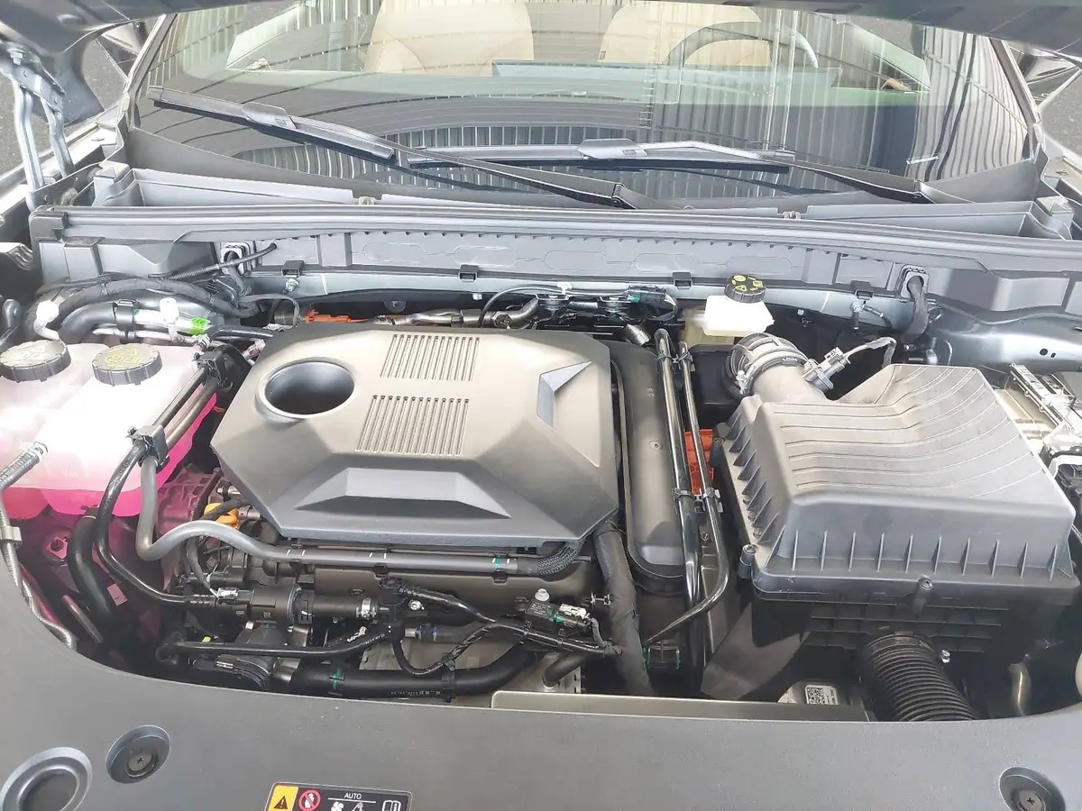 MG HS 1.5 PLUG-IN-HYBRID MY25.5 LUXURY LEDER 360-GRAD-KAMERA 19-ZOLL-LM