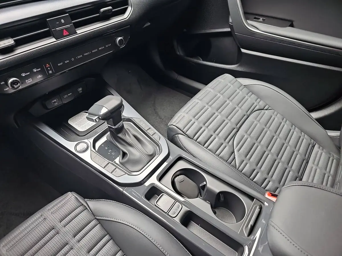 KIA XCEED 1.6 T-GDI 180 DCT SPIRIT MJ27 SOUND SITZ ADVANCED GLASDACH