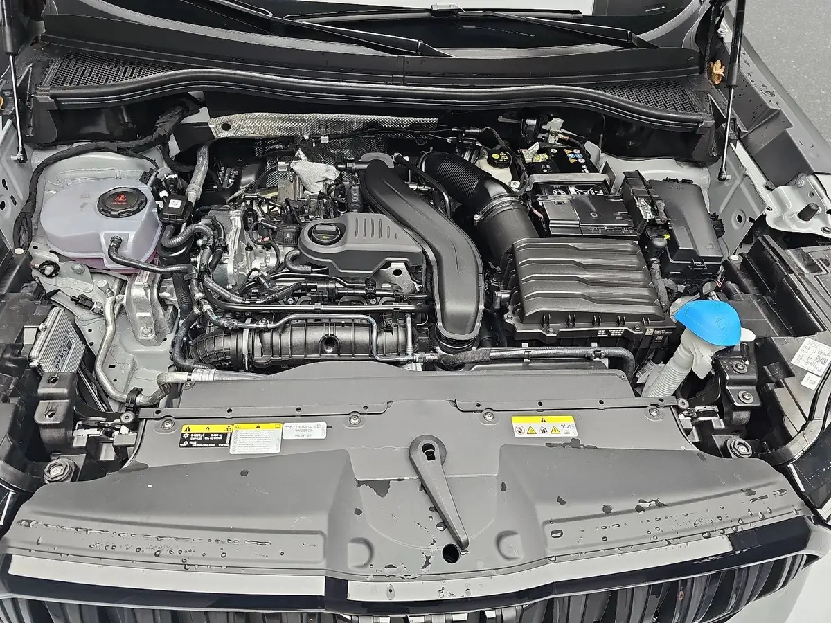 SKODA KODIAQ 1.5 TSI DSG SPORTLINE NAVI LED PANO 7-SITZE KAMERA