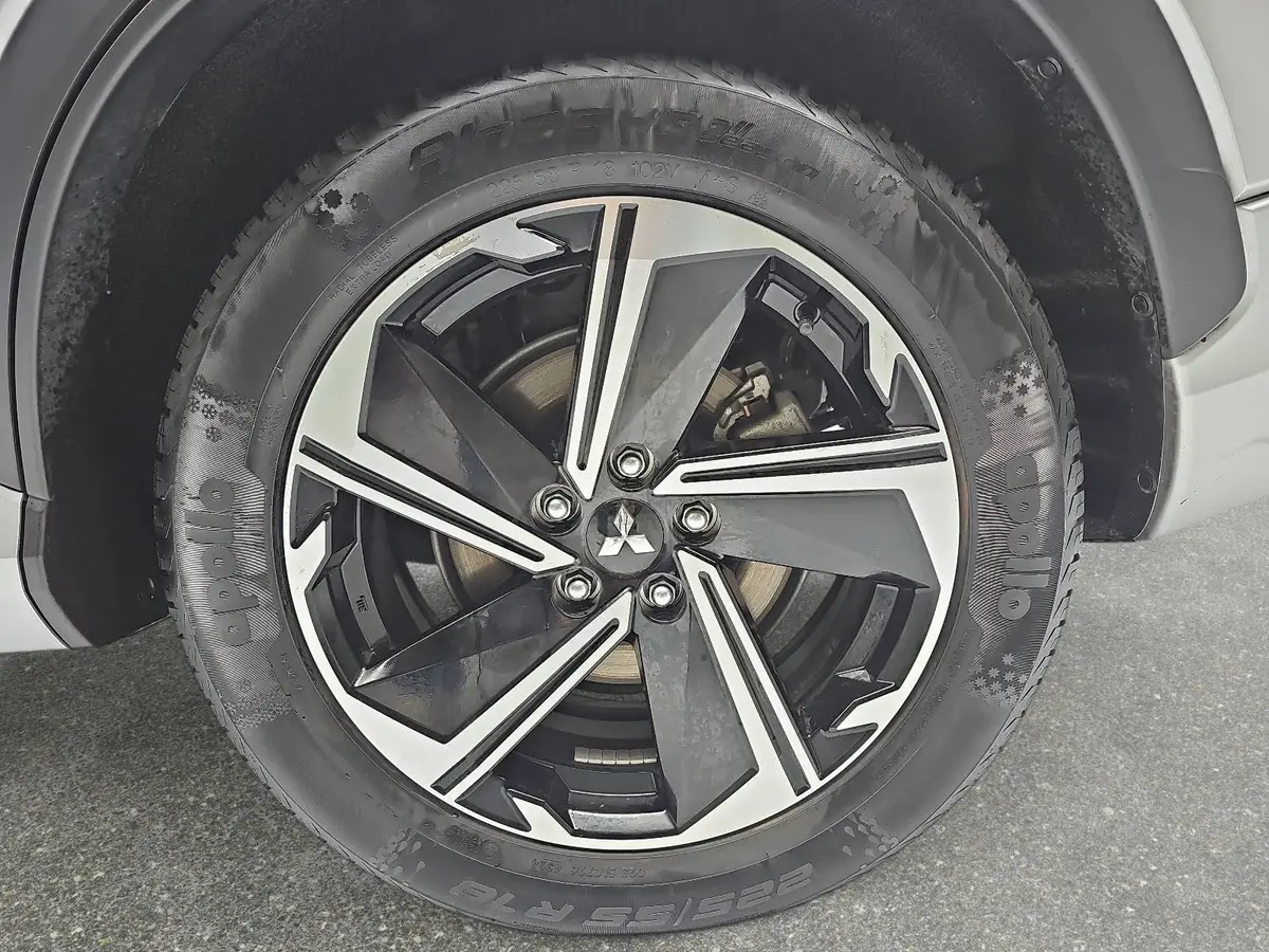 MITSUBISHI ECLIPSE CROSS 2.4 MIVEC PHEV CVT SELECT NAVI LED STANDH. 360° LM