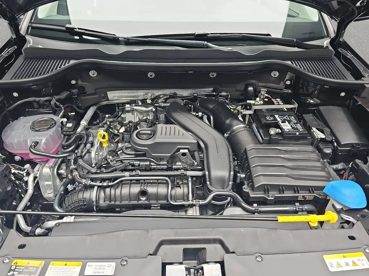 SKODA KAROQ 1.5 TSI DSG SELECTION LED ACC AHK