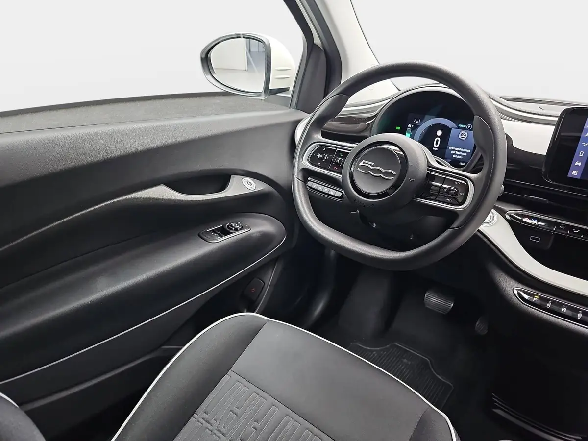 FIAT 500 ELEKTRO 23.8 KWH ACTION RADIO & WINTER PAKET