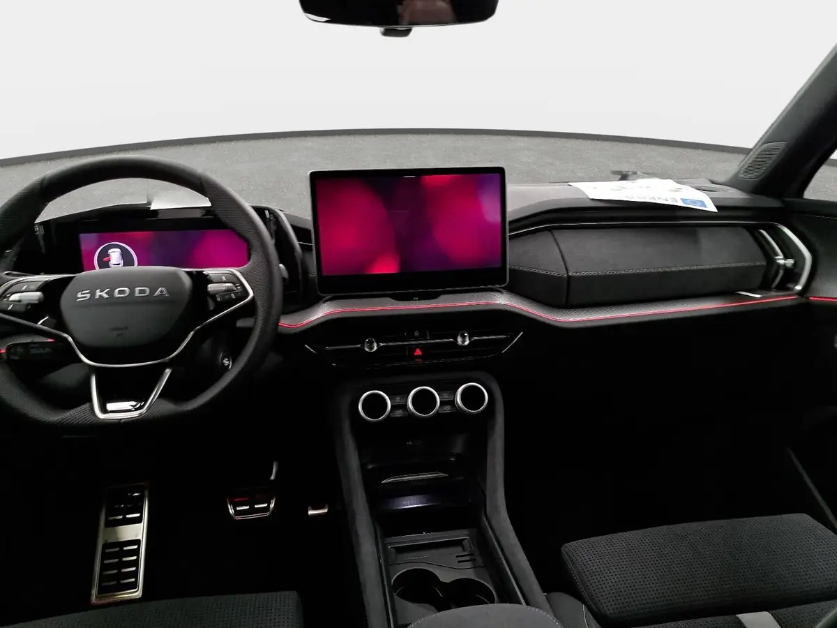 SKODA KODIAQ 2.0 TSI DSG SPORTLINE 4X4 PANO LED AHK