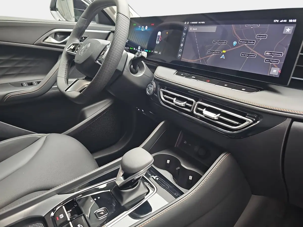 MG HS 1.5 PLUG-IN-HYBRID MY25.5 LUXURY LEDER 360-GRAD-KAMERA 19-ZOLL-LM