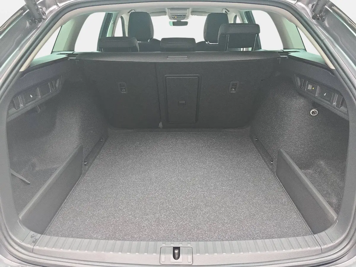 SKODA OCTAVIA COMBI 2.0 TDI DSG SELECTION NAVI LED ACC WINTER KAMERA A