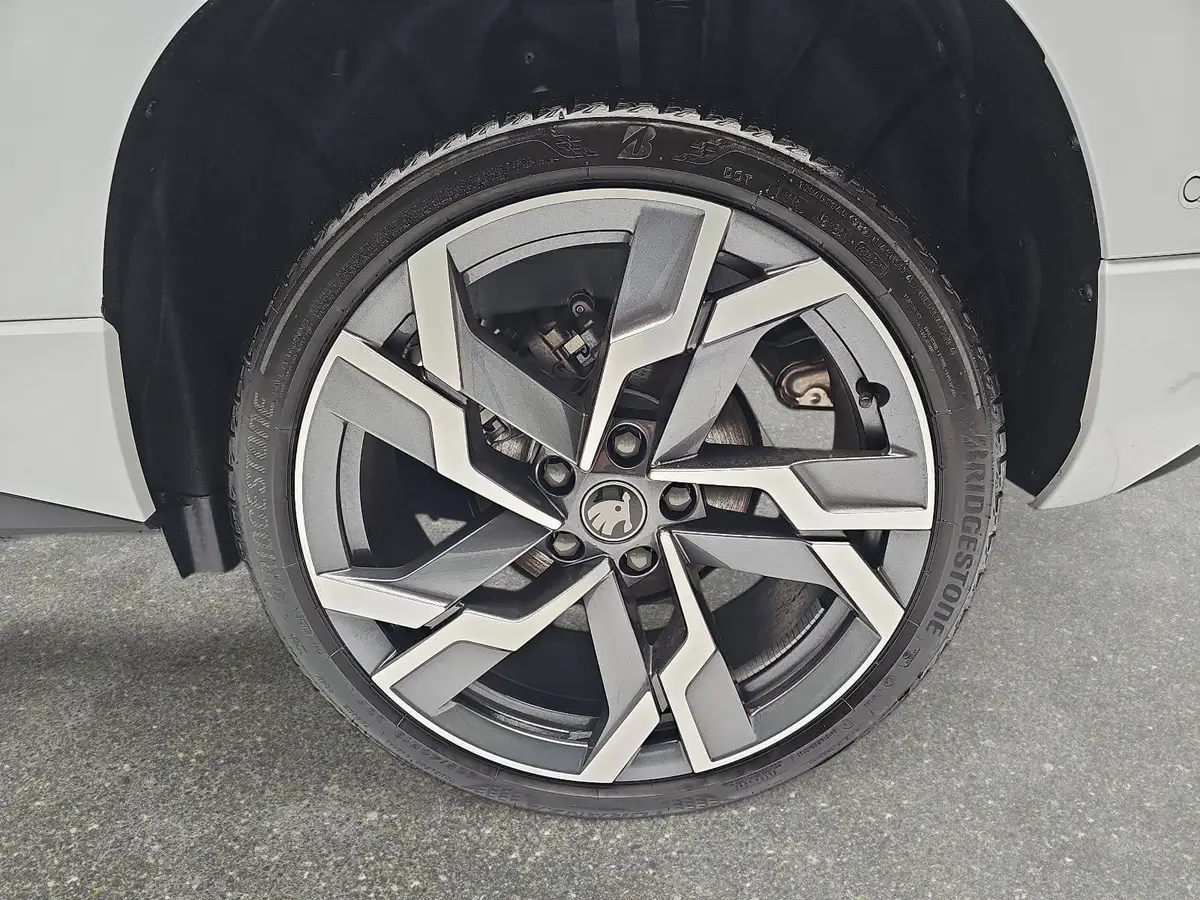 SKODA KAROQ 1.5 TSI DSG SPORTLINE NAVI LED-MATRIX PANO CANTON