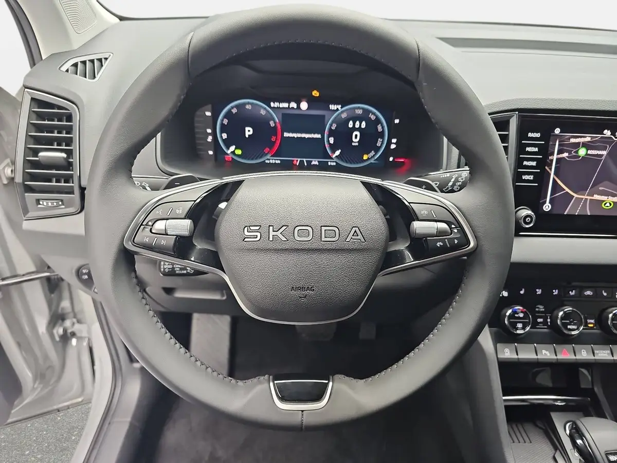 SKODA KAROQ 1.5 TSI DSG SELECTION LED ACC AHK