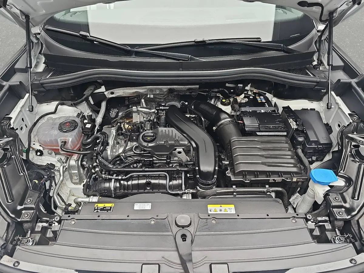 VW TIGUAN 1.5 ETSI DSG R-LINE NAVI LED-MATRIX HUD IQ-DRIVE P