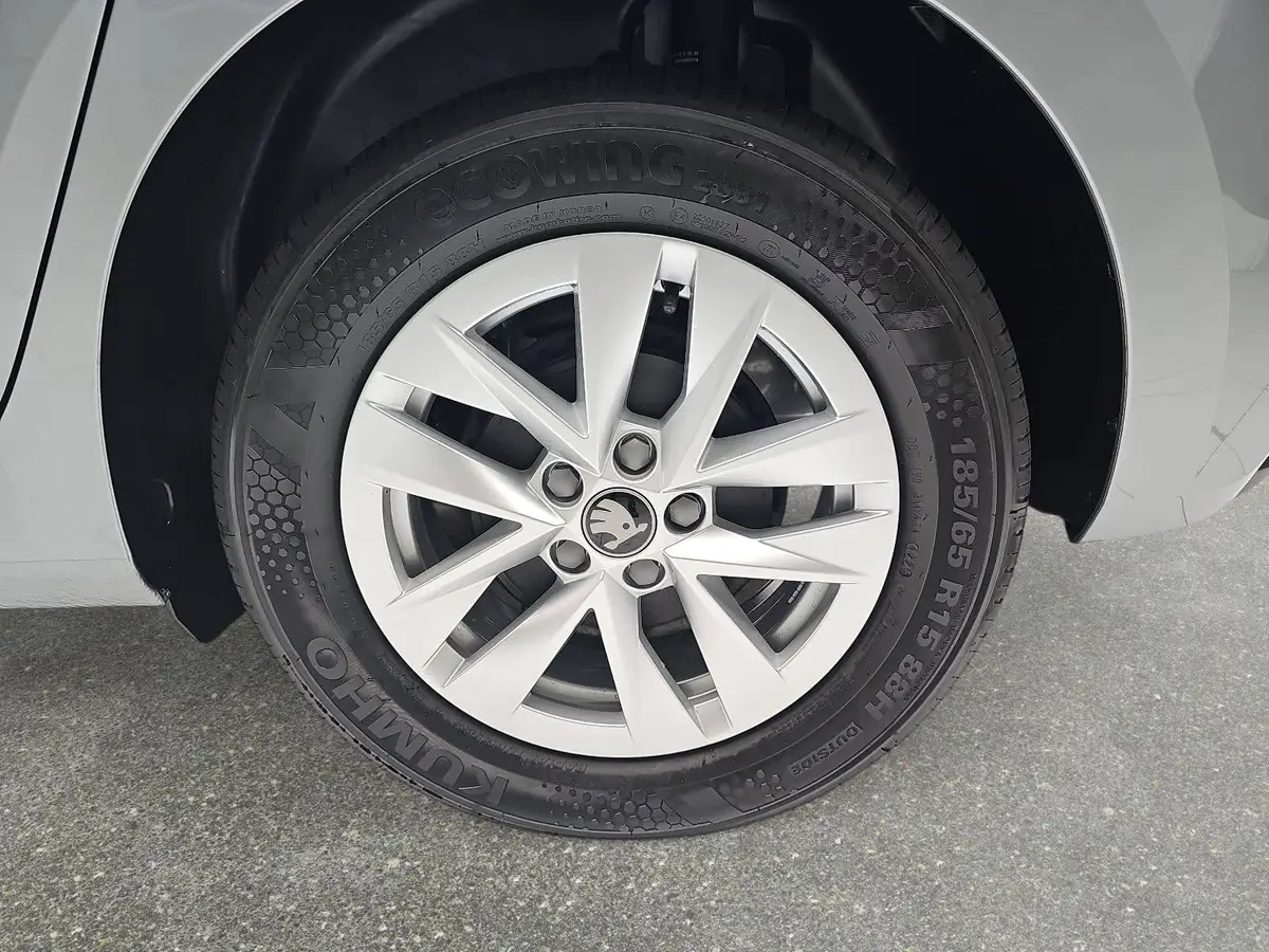 SKODA FABIA 1.0 TSI KLIMAAUTO LED SITZH. KAMERA