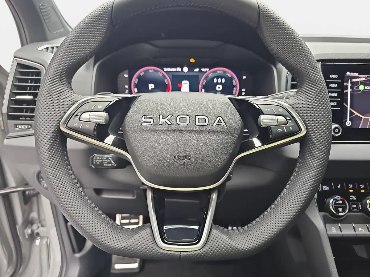 SKODA KAROQ 2.0 TSI DSG SPORTLINE 4X4 AHK PANO