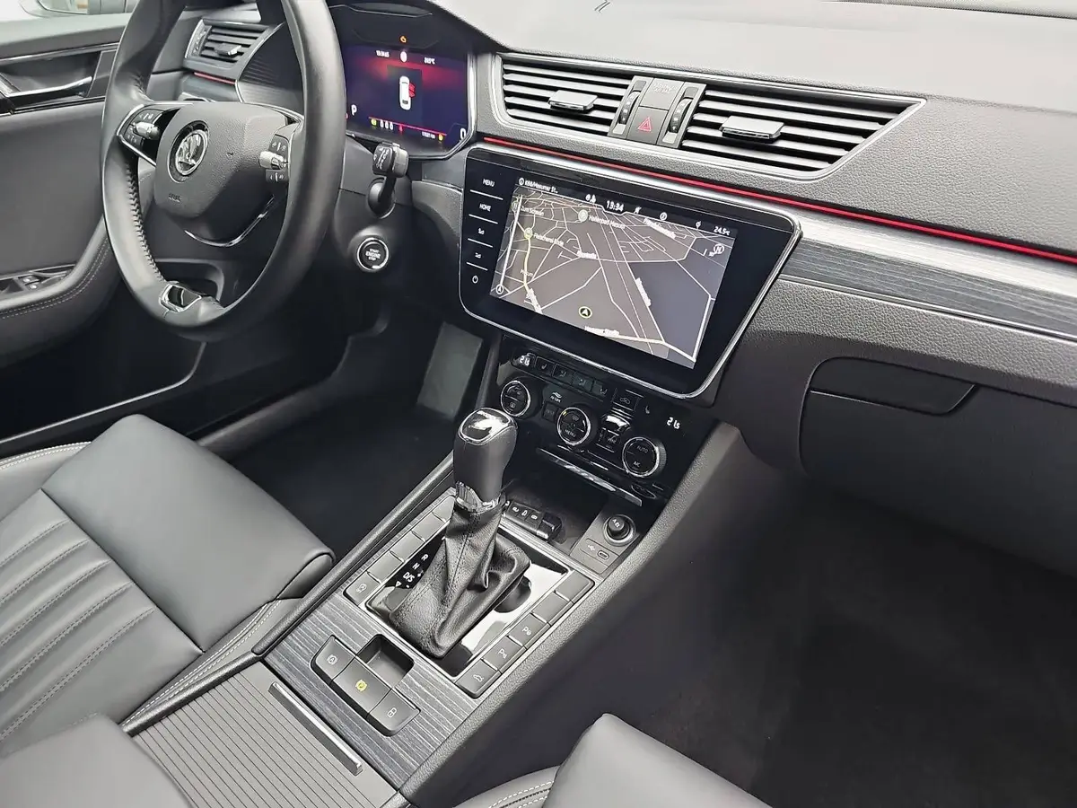 SKODA SUPERB COMBI 2.0 TDI DSG STYLE NAVI LED